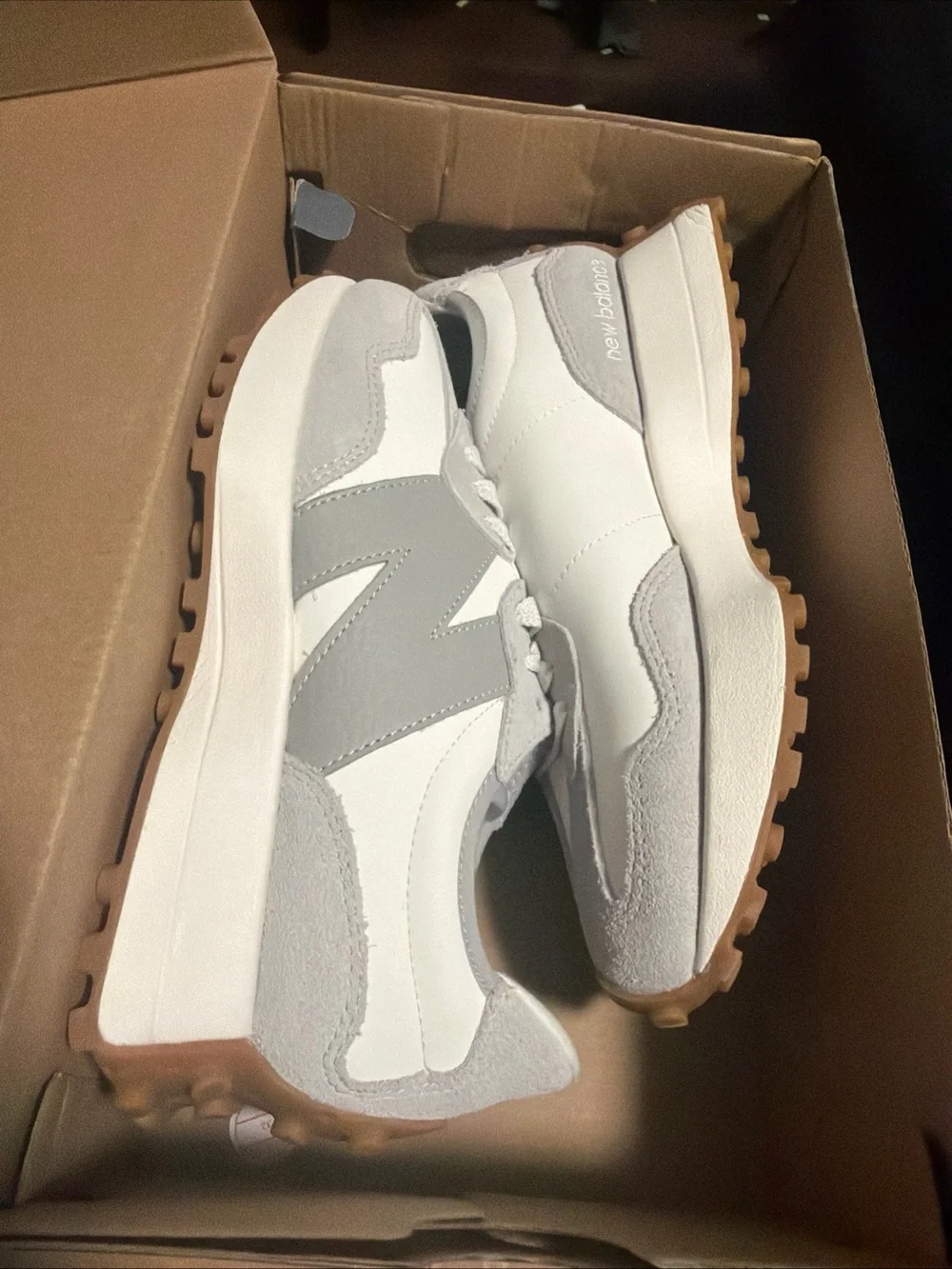 New Balance Women's 327 Classic Athletic Shoes Size 7